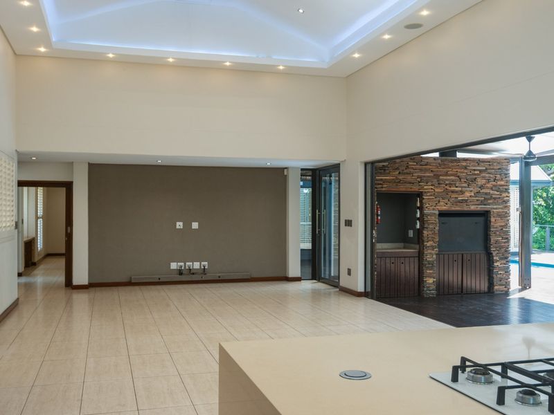 Tranquil Living with Contemporary Flair - Photo 4