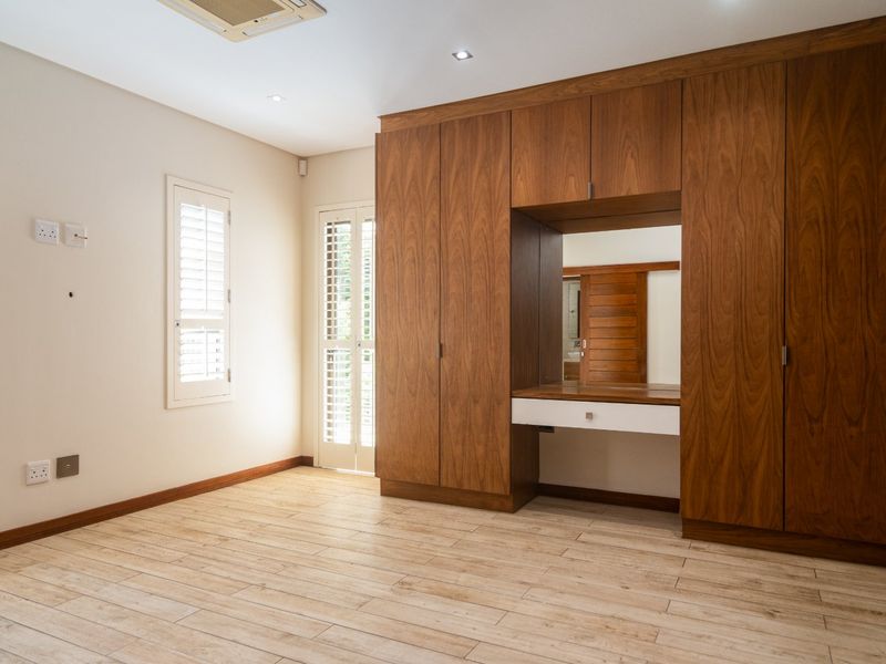 Tranquil Living with Contemporary Flair - Photo 10