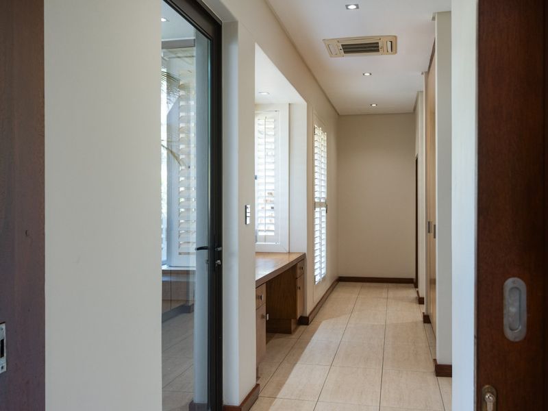 Tranquil Living with Contemporary Flair - Photo 6