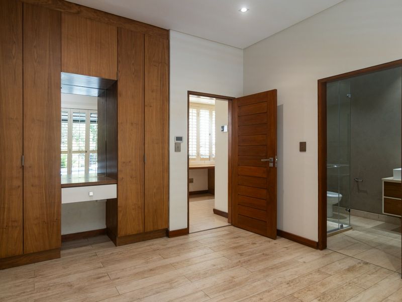 Tranquil Living with Contemporary Flair - Photo 8