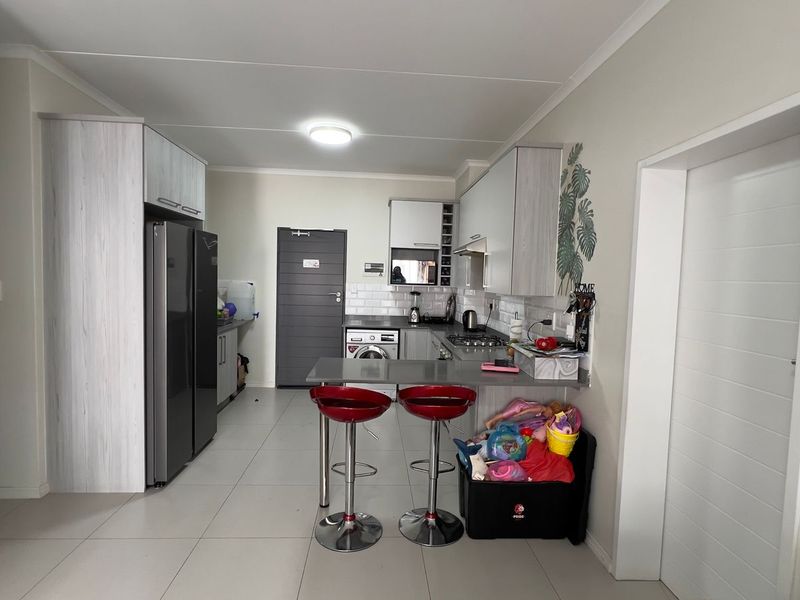 2 Bed 2 bath modern apartment for sale in Carlswald - Photo 3