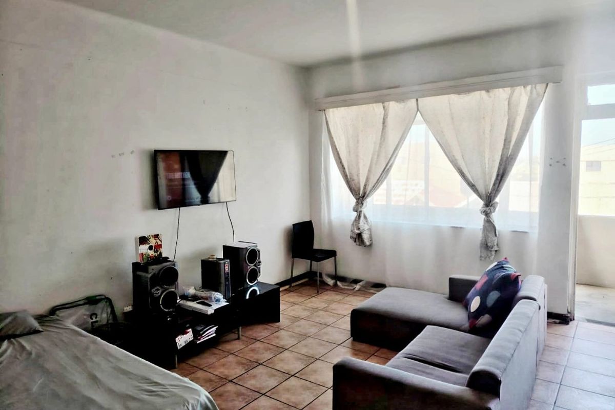 2 bedroom apartment /flat for sale - Photo 2