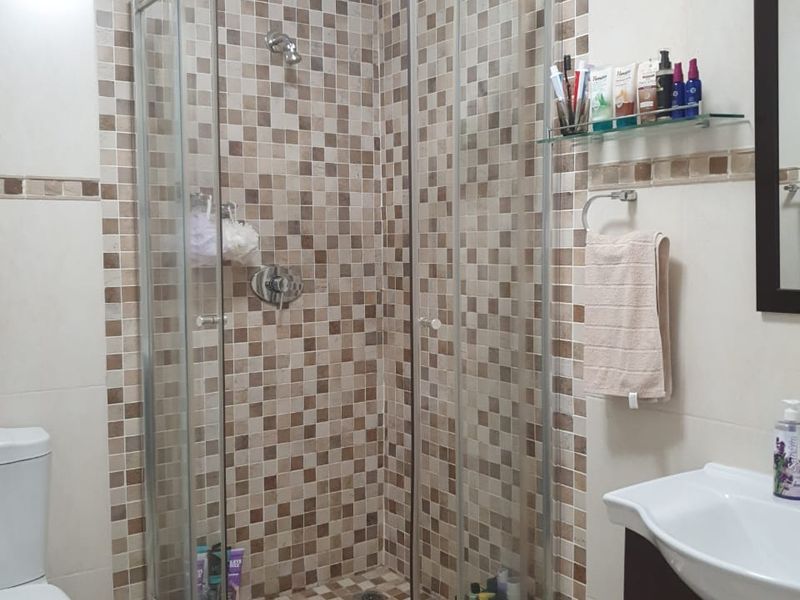 Immaculate 2 bedroom 2 bath ground-floor apartment for sale in The Glades - Photo 10