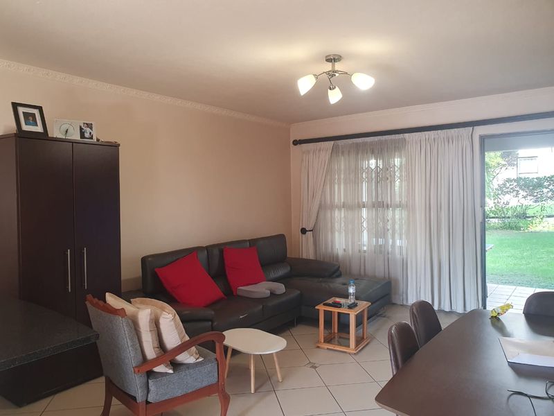 Immaculate 2 bedroom 2 bath ground-floor apartment for sale in The Glades - Photo 3