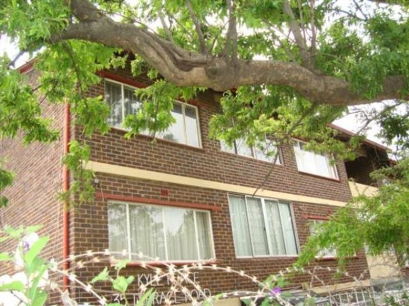 1 bedroom apartment in nice complex - Photo 4