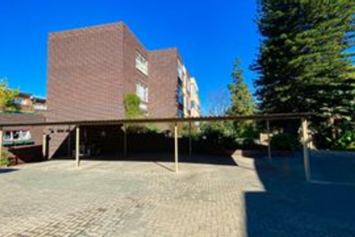 1 bedroom apartment in nice complex - Photo 3