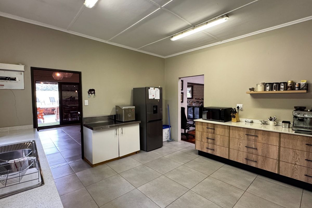 LUXURY 265 ha game farm in the Waterberg, with permanent river - Photo 5