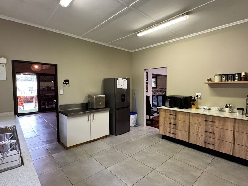 LUXURY 265 ha game farm in the Waterberg, with permanent river - Photo 5