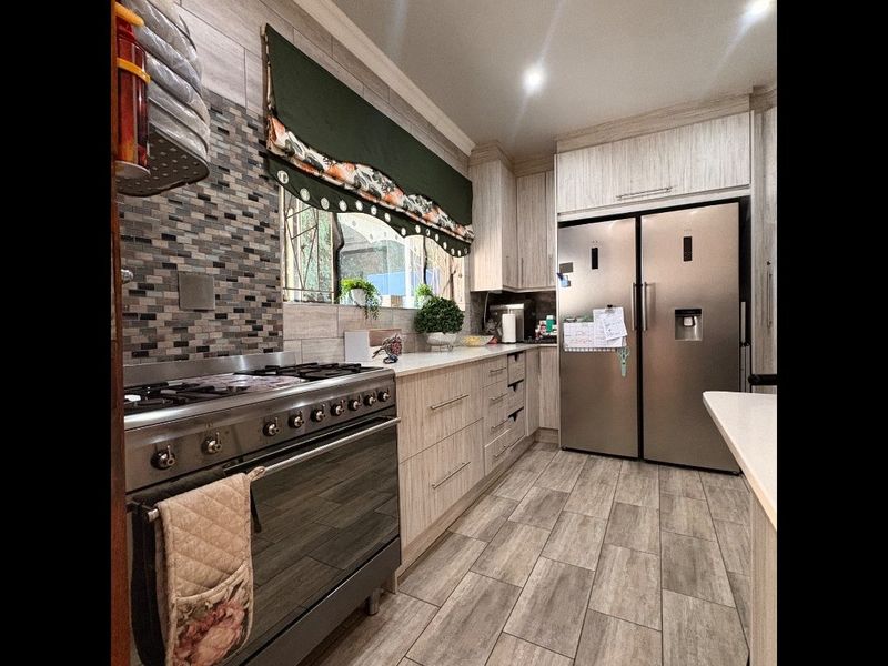 Stunning & Modern 3-Bedroom Family Home in Sought - After Extension 4  - Photo 3