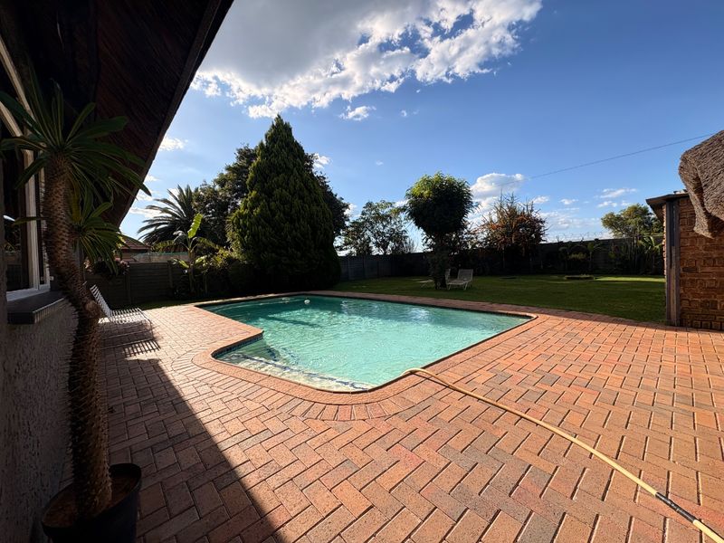 Stunning & Modern 3-Bedroom Family Home in Sought - After Extension 4  - Photo 2