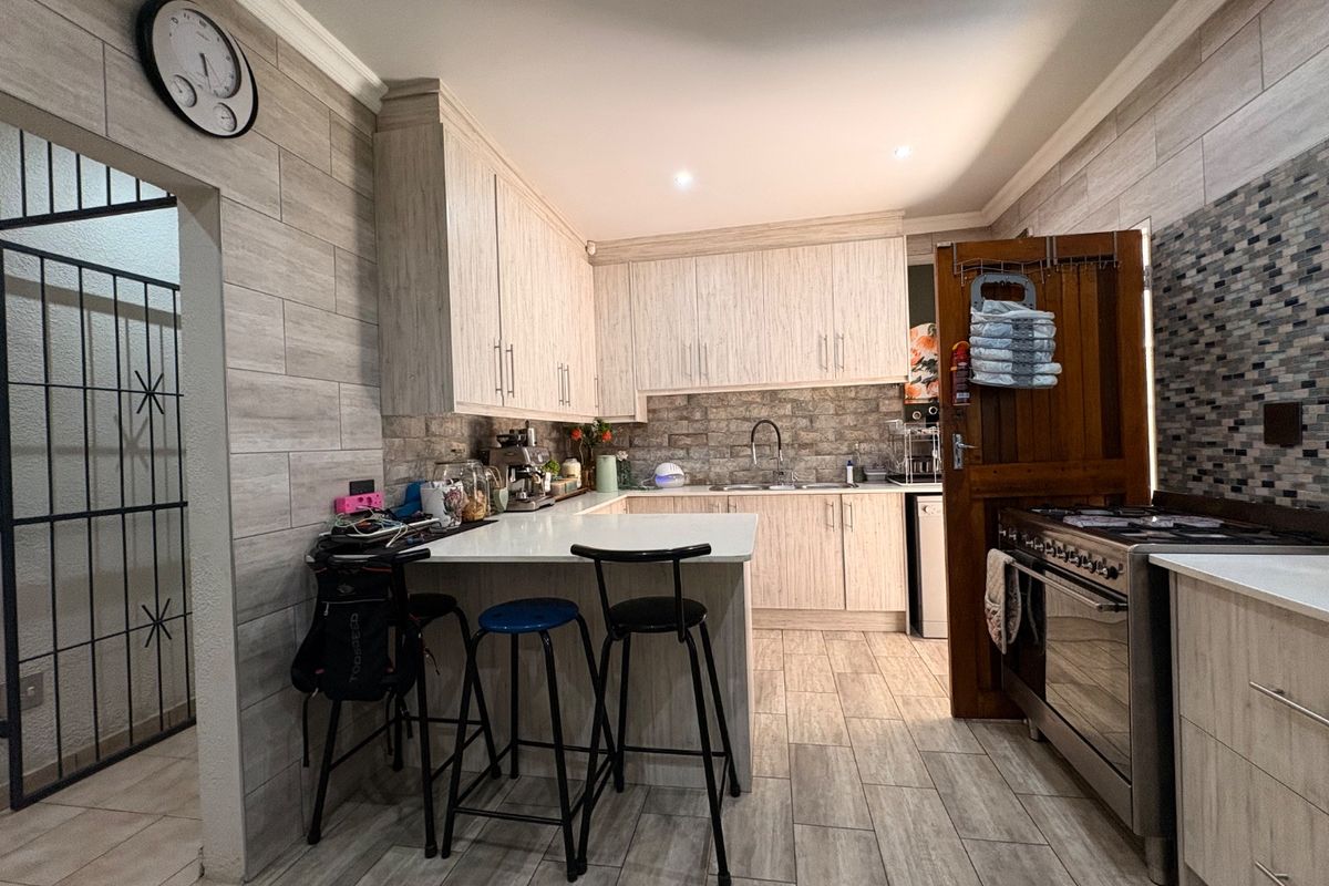 Stunning & Modern 3-Bedroom Family Home in Sought - After Extension 4  - Photo 5