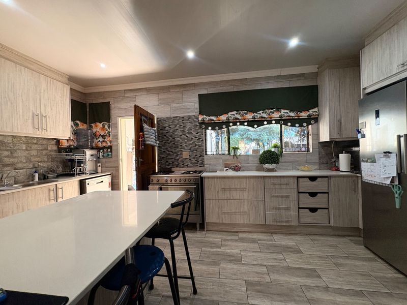 Stunning & Modern 3-Bedroom Family Home in Sought - After Extension 4  - Photo 6