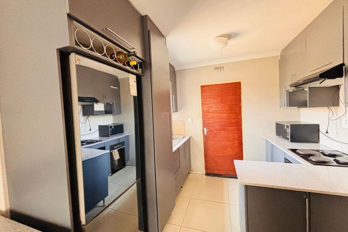 3 Bedroom House for Sale in Riverside View - Photo 4