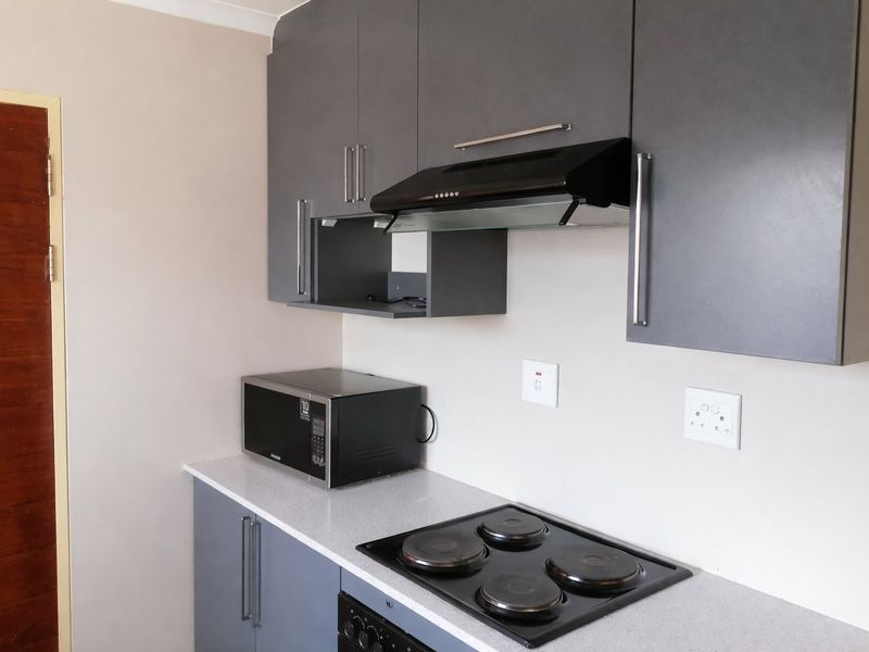 3 Bedroom House for Sale in Riverside View - Photo 2