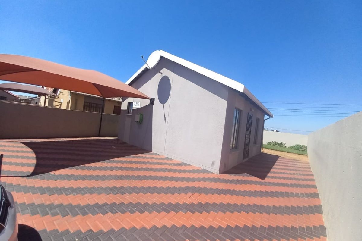 Stunning 2 Bedroom House for sale in Windmill Park - Photo 2