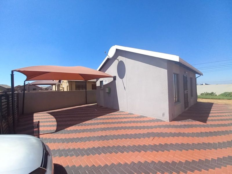 Stunning 2 Bedroom House for sale in Windmill Park - Photo 5