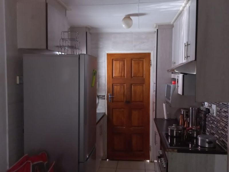 Stunning 2 Bedroom House for sale in Windmill Park - Photo 9