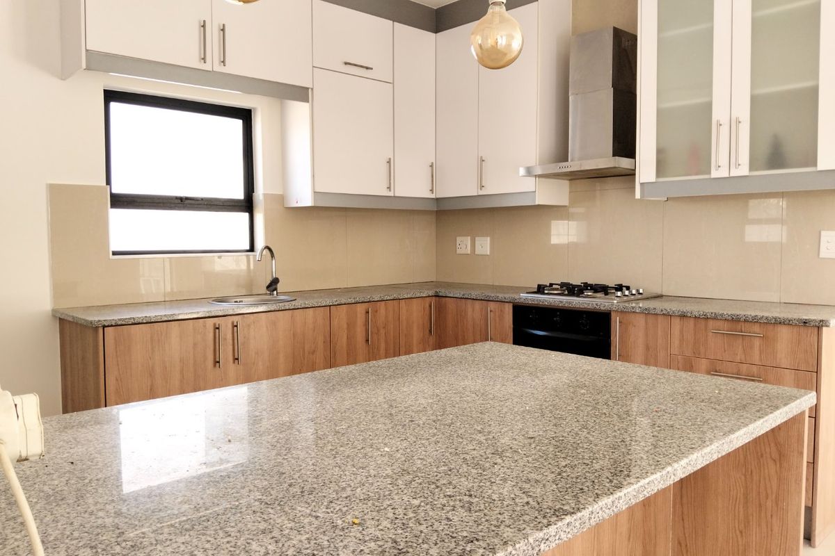 Stunning Contemporary 4-Bedroom Family Home in Parklands North - Photo 4