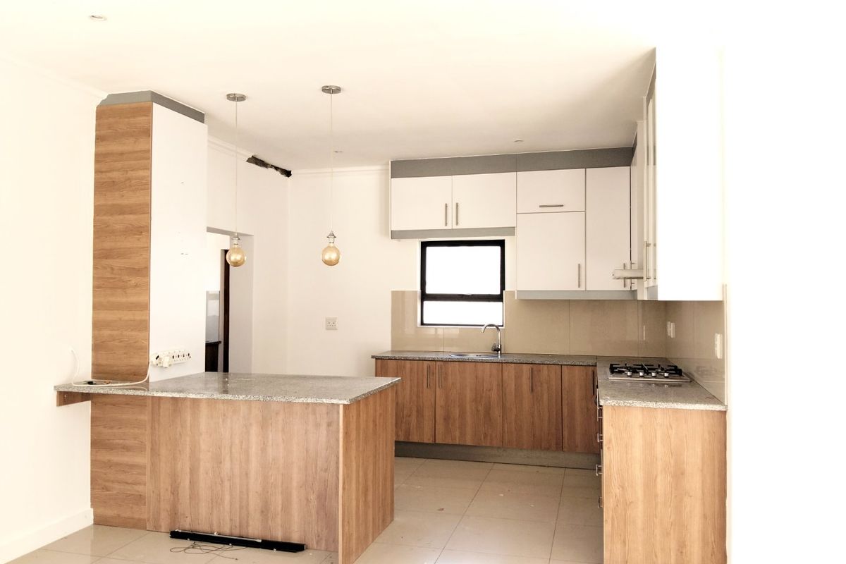 Stunning Contemporary 4-Bedroom Family Home in Parklands North - Photo 2