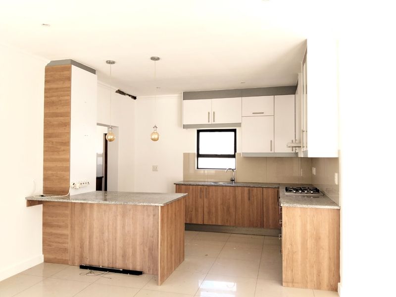 Stunning Contemporary 4-Bedroom Family Home in Parklands North - Photo 2