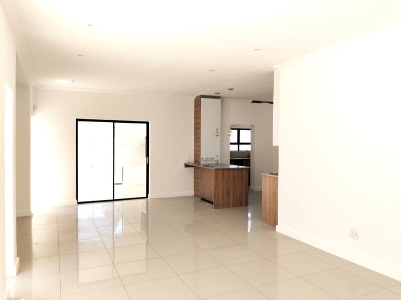 Stunning Contemporary 4-Bedroom Family Home in Parklands North - Photo 9