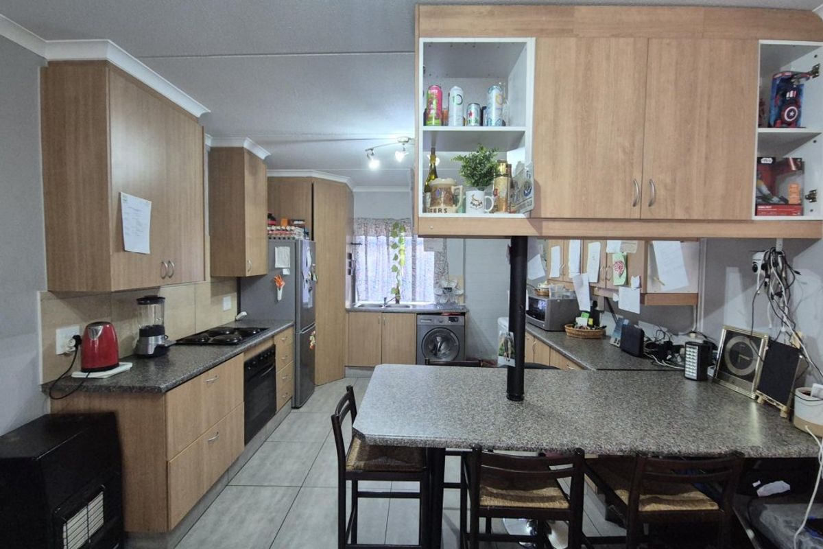 Secure 3-Bed Apartment in The Reeds, Waterstone Park Estate - Photo 3