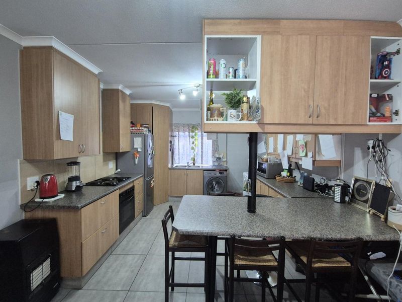 Secure 3-Bed Apartment in The Reeds, Waterstone Park Estate - Photo 3