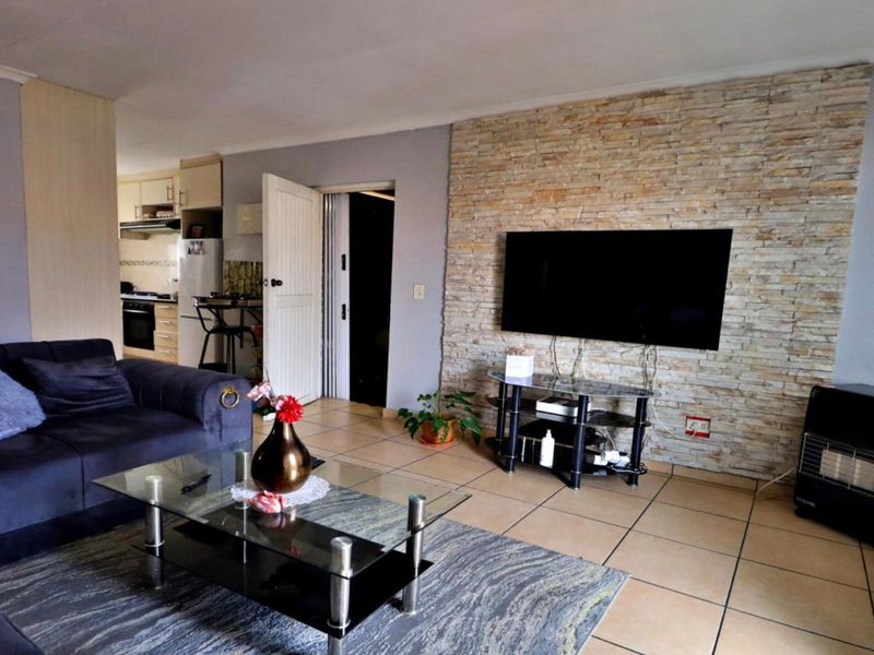 2 Bedroom Townhouse for Sale in Norkem Park - Photo 4