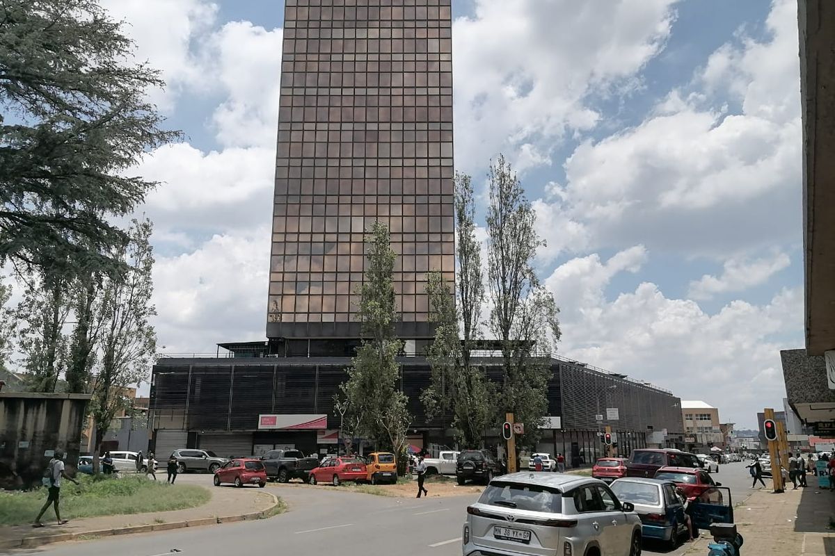 1000 SQUARE METERS COMMERCIAL BUSINESS PROPERTY FOR RENTAL - Photo 2