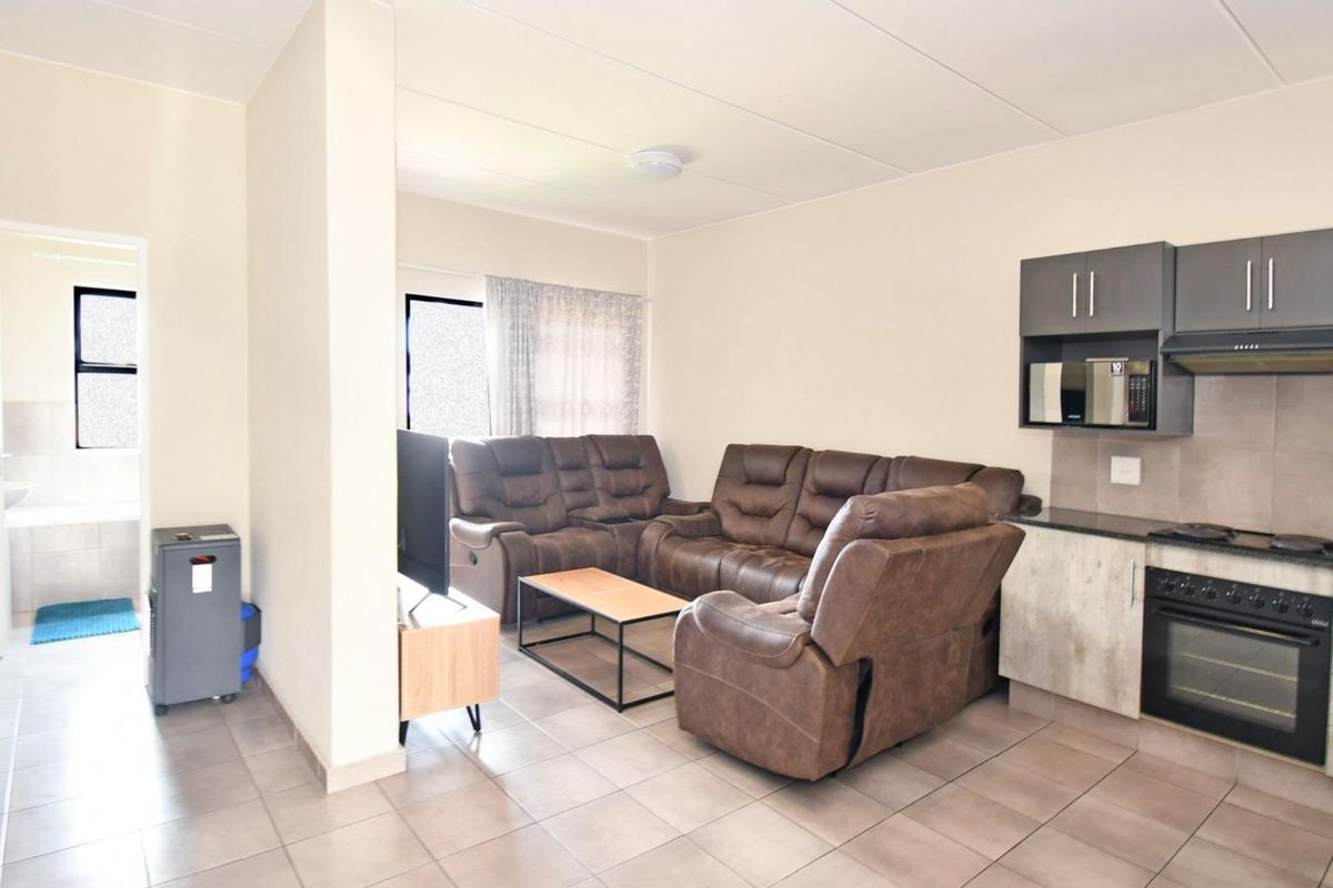 2 Bedroom Apartment in Rynfield - Photo 4