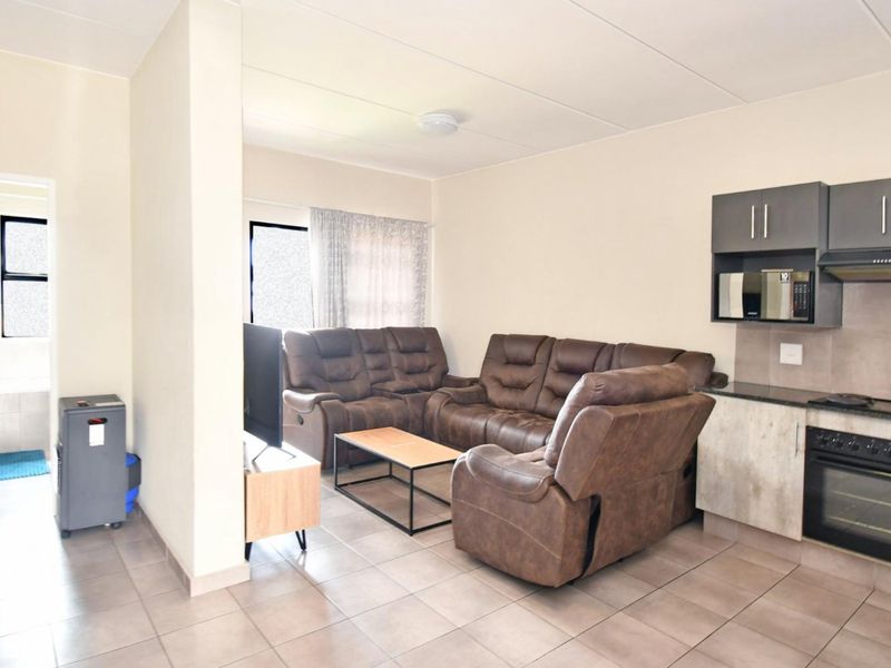 2 Bedroom Apartment in Rynfield - Photo 4