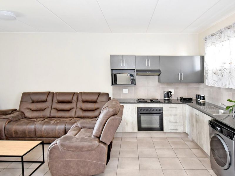 2 Bedroom Apartment in Rynfield - Photo 5