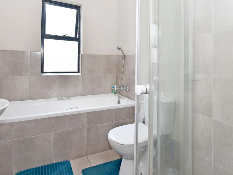 2 Bedroom Apartment in Rynfield - Photo 8