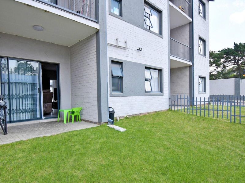 2 Bedroom Apartment in Rynfield - Photo 7