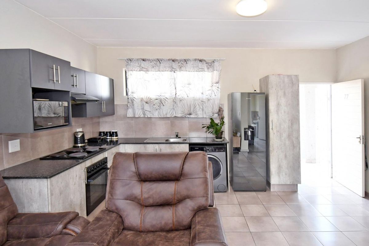 2 Bedroom Apartment in Rynfield - Photo 3