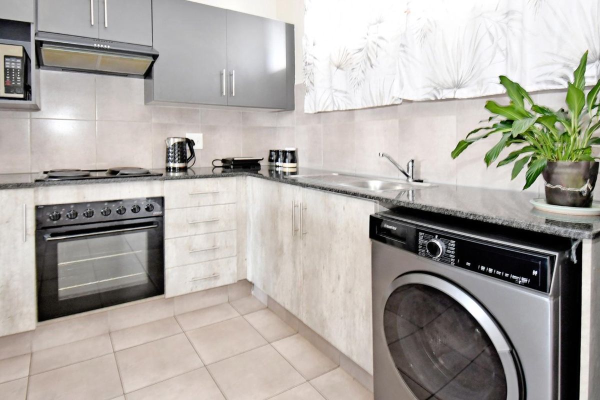 2 Bedroom Apartment in Rynfield - Photo 2