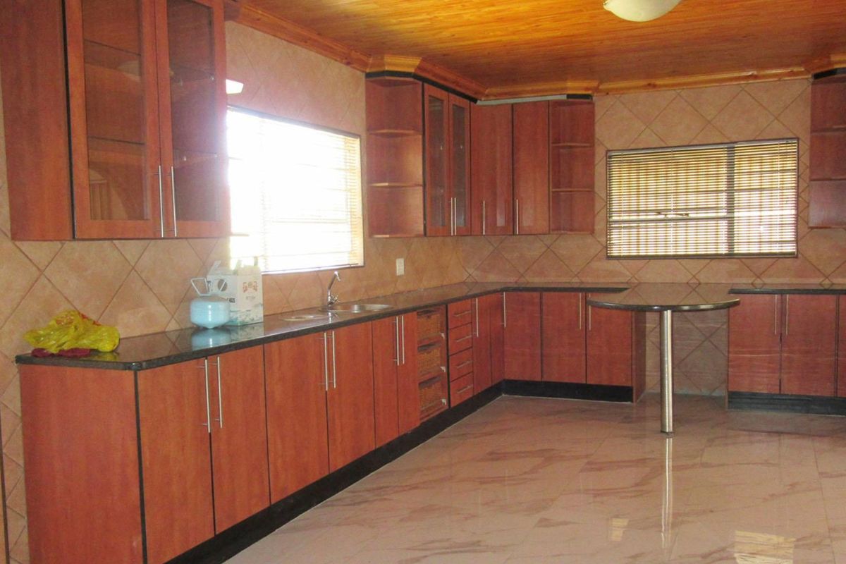 3 Bedroom House in Princess AH - Photo 2