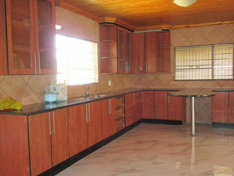 3 Bedroom House in Princess AH - Photo 2