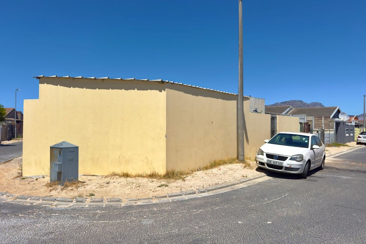 Three bedroom house with a spacious granny flat for sale - Photo 3