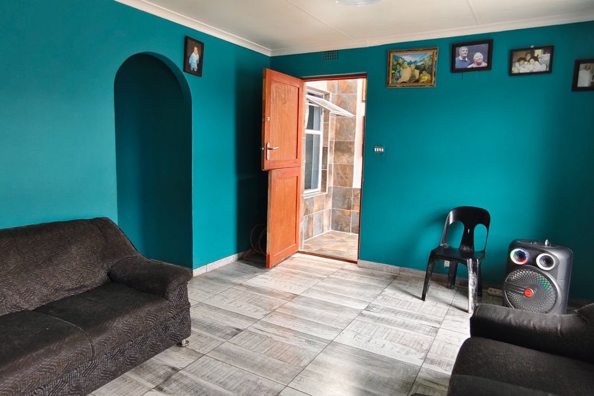 3 Bedroom House With A Nutec For Sale In Strandfontein - Photo 4
