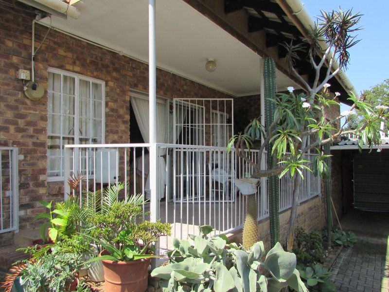 Ideal Lock-Up-and-Go Home with Pool  - Photo 5