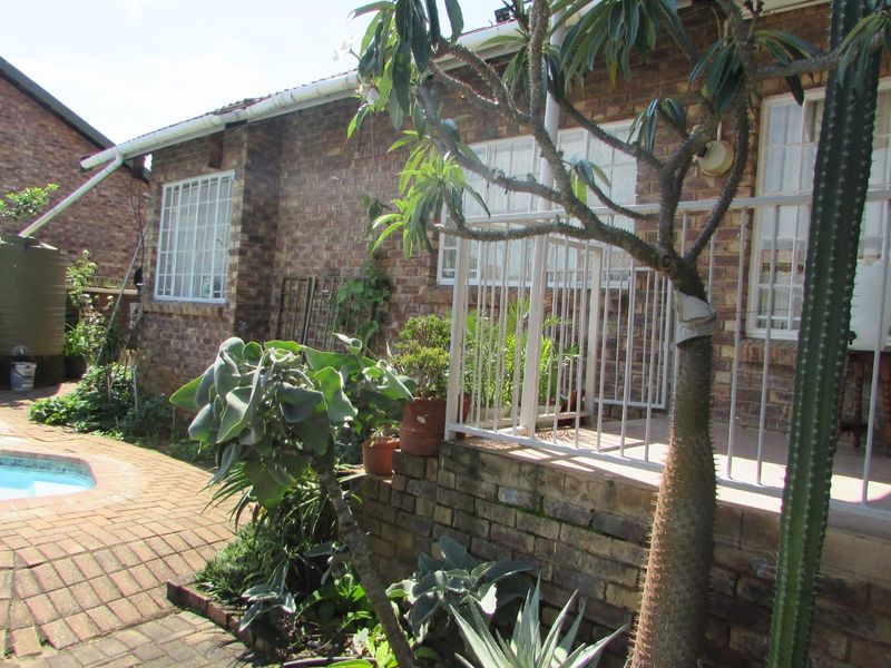 Ideal Lock-Up-and-Go Home with Pool  - Photo 3