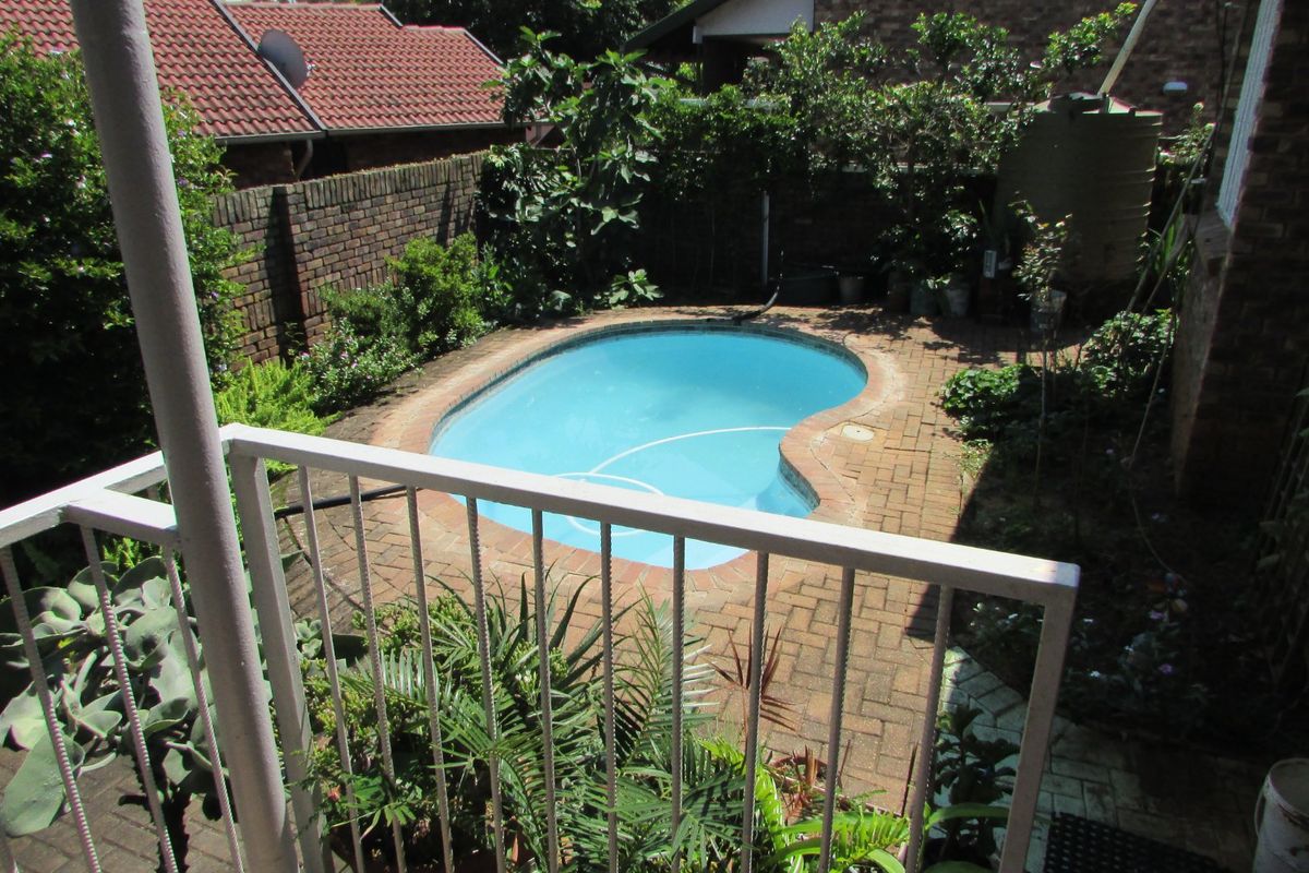 Ideal Lock-Up-and-Go Home with Pool  - Photo 2