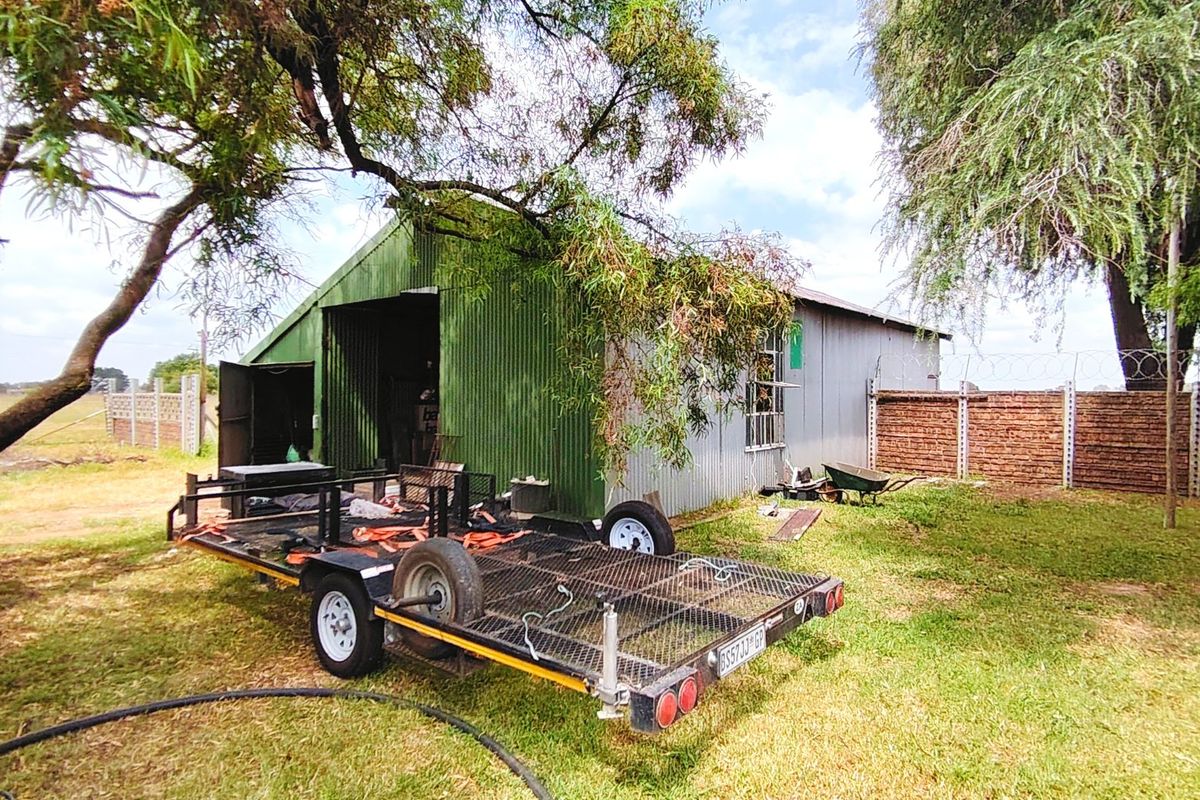 Income-Generating Smallholding with Workshop. - Photo 3