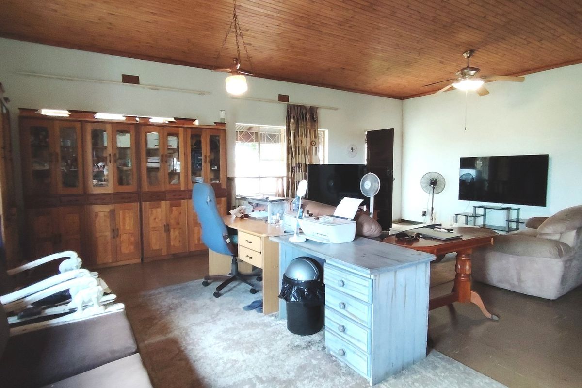 Income-Generating Smallholding with Workshop. - Photo 5