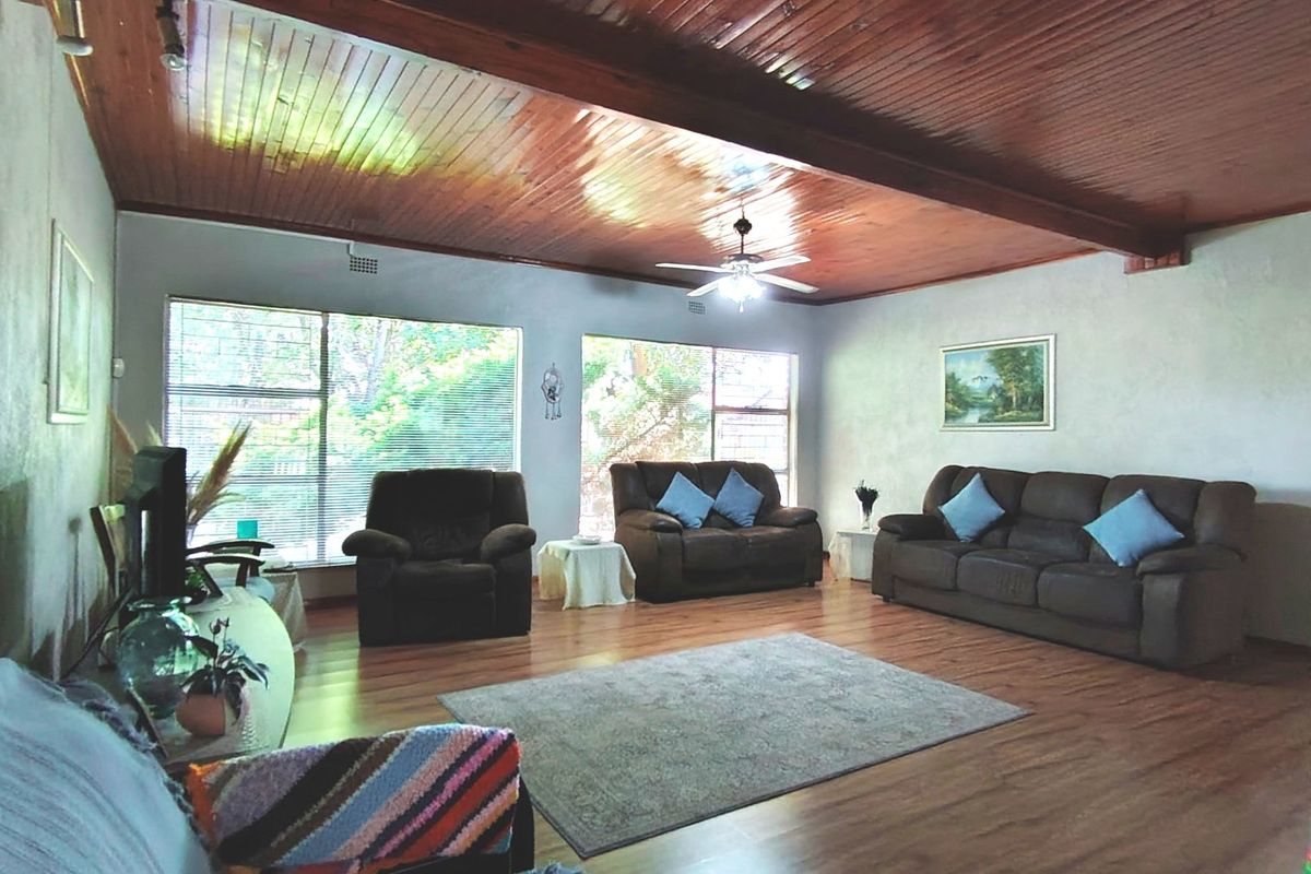 3 Bedroom Family Home for Sale in Vanderbijlpark SW2 - Photo 4