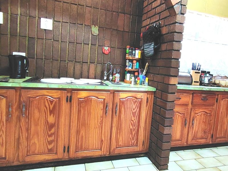 3 Bedroom Family Home for Sale in Vanderbijlpark SW2 - Photo 6