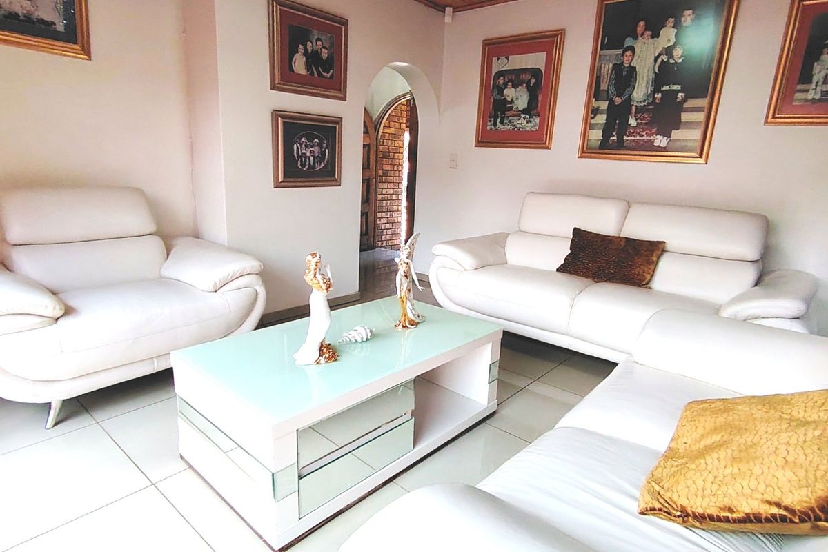 3 Bedroom Family Home for Sale in SE3 - Photo 3