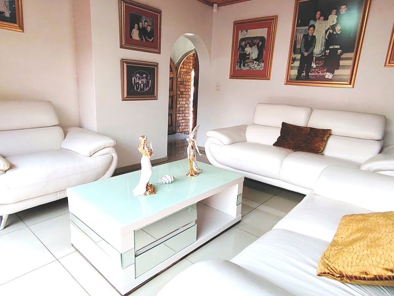 3 Bedroom Family Home for Sale in SE3 - Photo 3