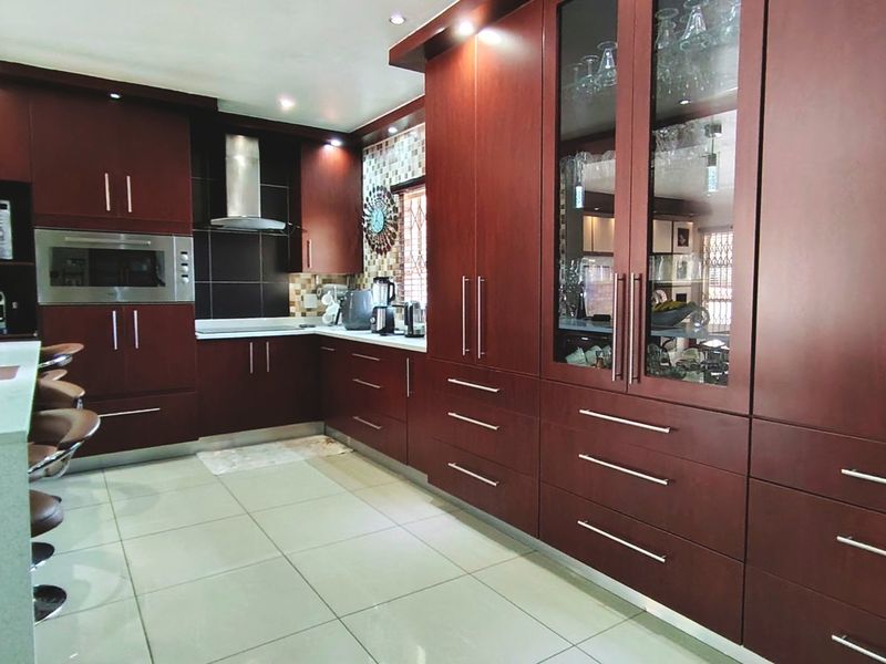 3 Bedroom Family Home for Sale in SE3 - Photo 8